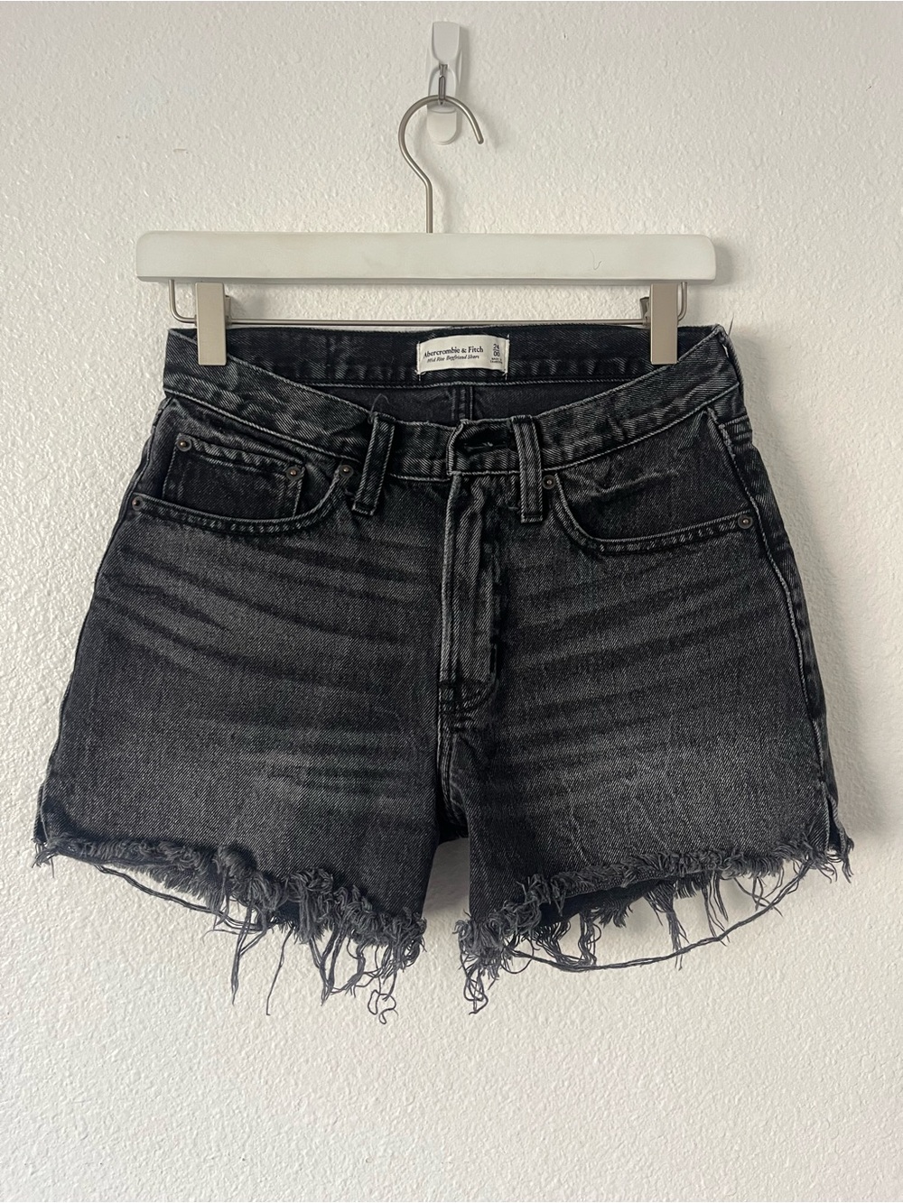 ABERCROMBIE & FITCH Mid Rise Boyfriend Short Size 24/00 Gray - Picture 2 of 5